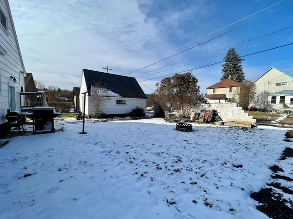 712 W Genesee St, Iron River, MI 49935