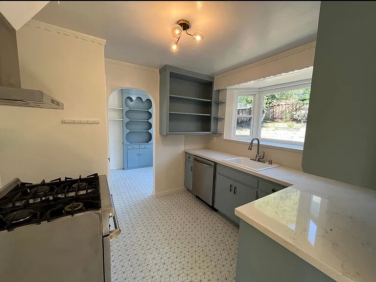 5685 Jordan Ave — Photo 9