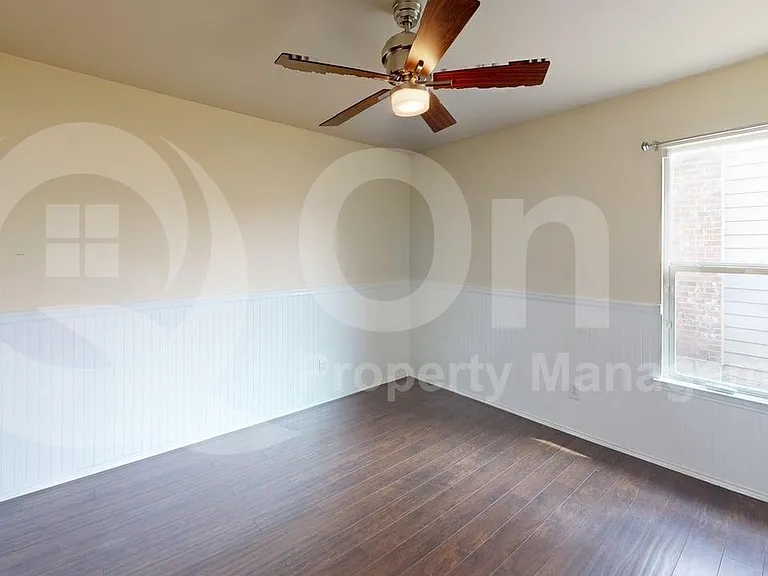 476 Eisenhower Ln — Photo 14