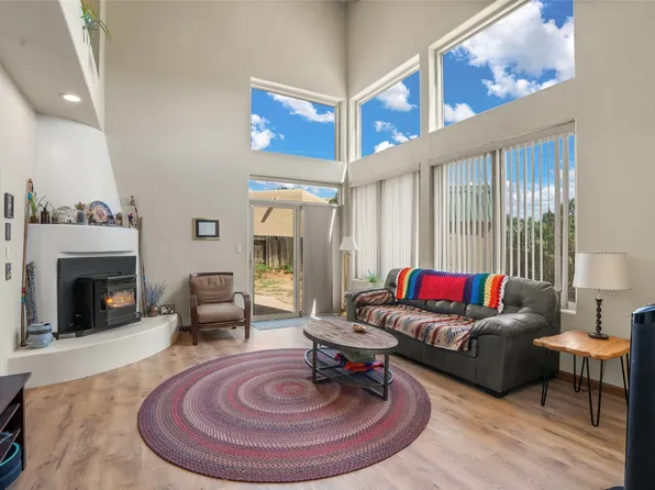 6341 Avenida Chamisa, Santa Fe, NM 87507