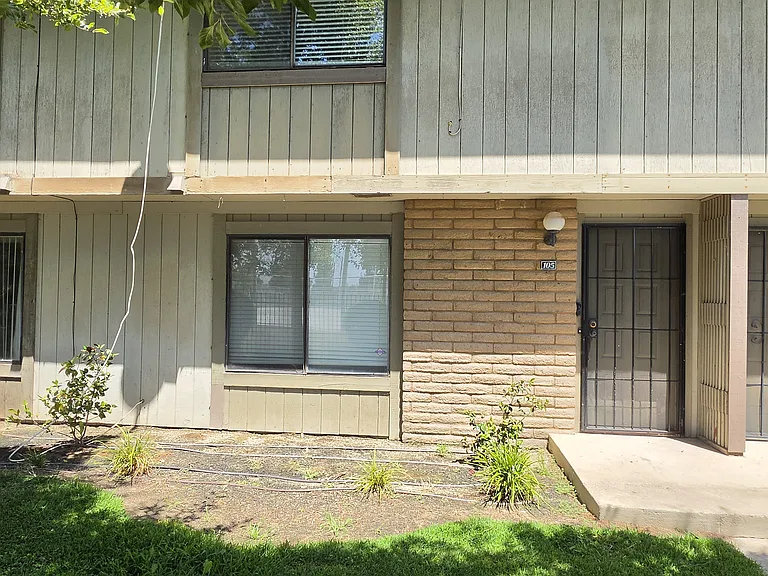 4747 N Woodrow Ave #105 — Photo 1