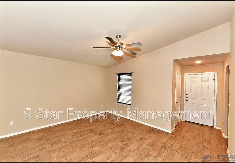 916 Villa Seca Dr — Photo 10