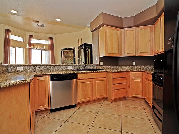 4th image of 682 Florence Dr