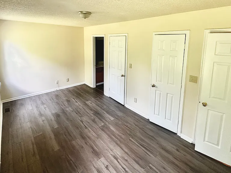 4105 Wooddale Ln — Photo 11