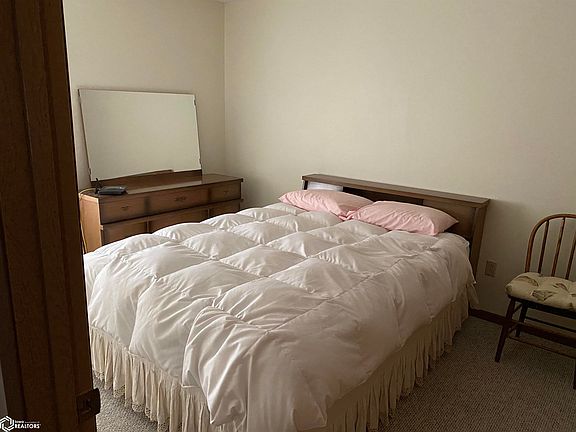 5th image of 310 Henry Dr
