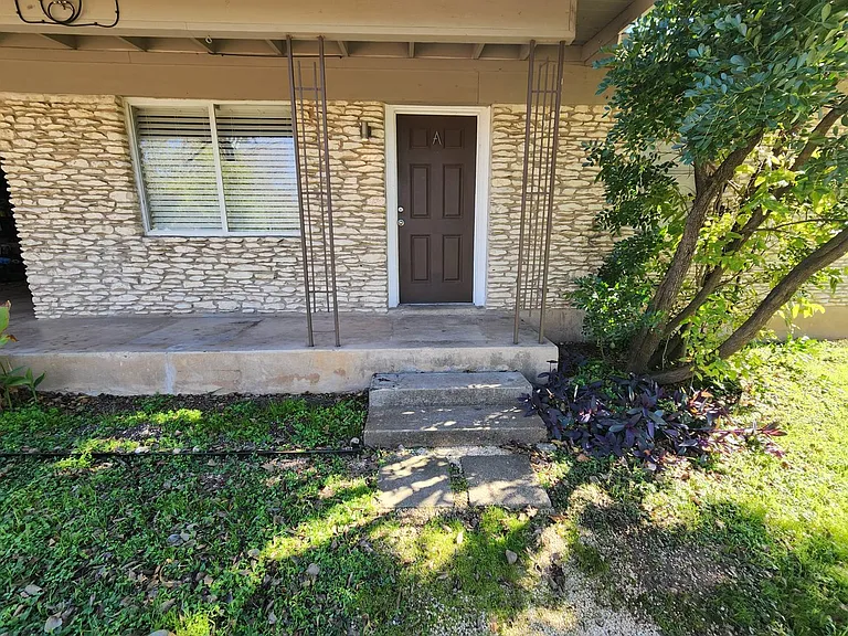 2708 Saint Edwards Cir #B — Photo 3