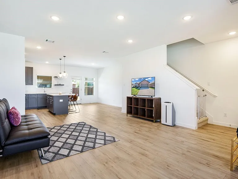2608 Ontario Dr — Photo 9