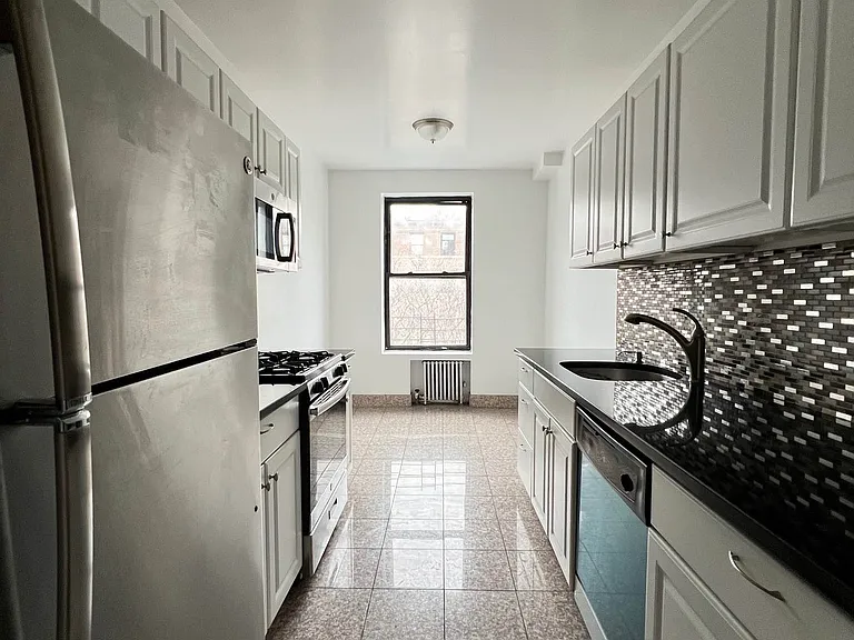 11880 Metropolitan Ave #5 — Photo 1