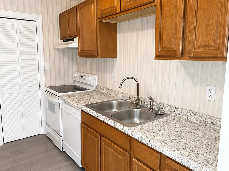 19 Towne Square Dr — Photo 12