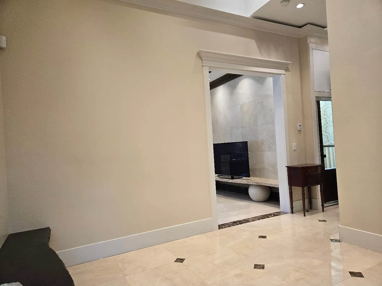 1 bed, 800 sqft, $2,500 — Photo 3