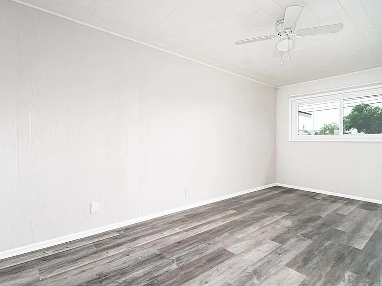1319 Thermal Ave — Photo 10