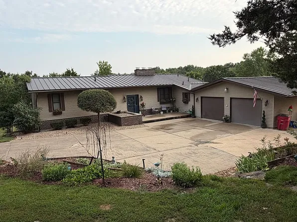 1414 Eastate Dr, Quincy, IL 62305