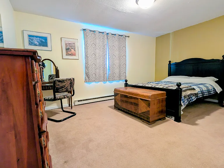 649 11th Ave — Photo 16