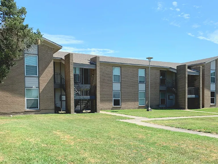 The Residence at Okemah — Photo 11