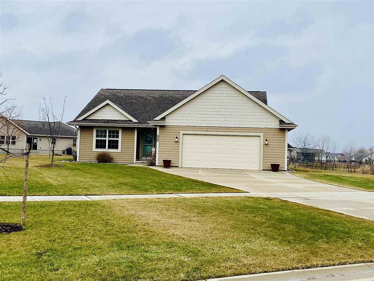 424 S Country Ln Fond Du Lac Wi 54935 Mls 50237449 Zillow