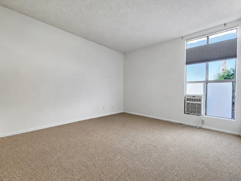 1447 S Saltair Ave #208 — Photo 16