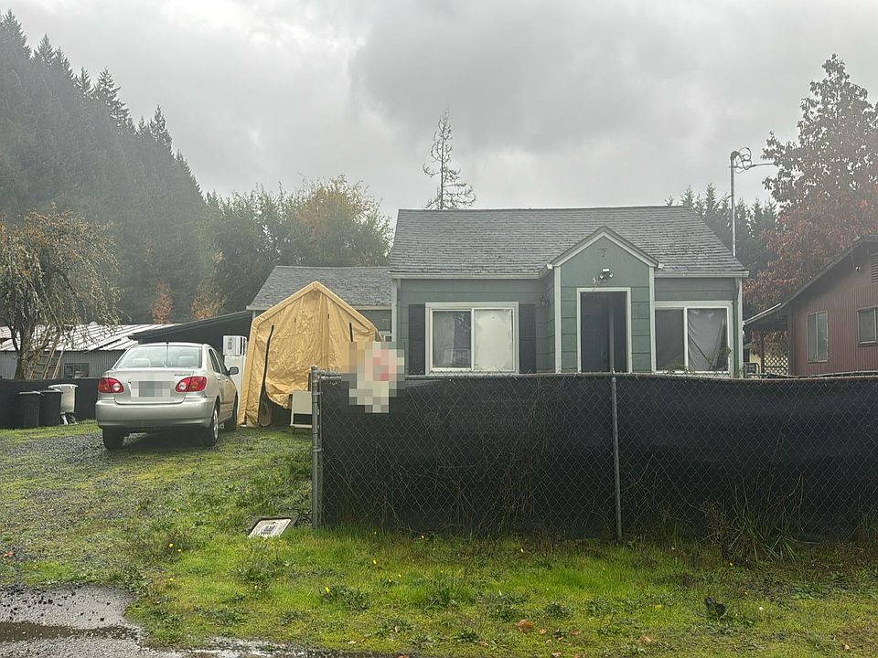 1st image of 579 Surrey Ln