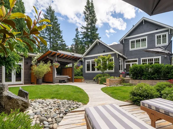 1141 Lenora Rd, Bowen Island, BC V0N 1G1