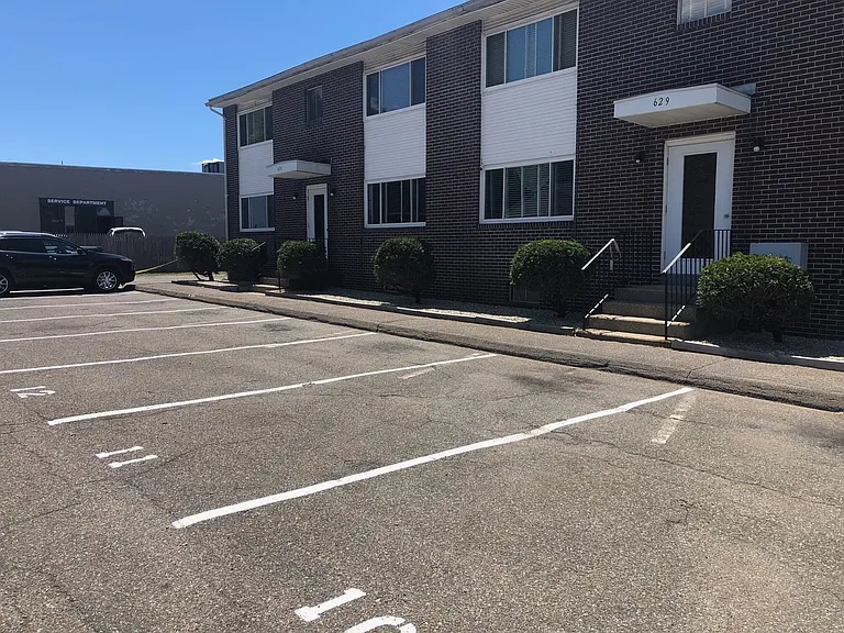 Fairfield Apartments — Photo 20