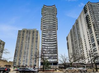 5701 N Sheridan Rd APT 4A, Chicago, IL 60660