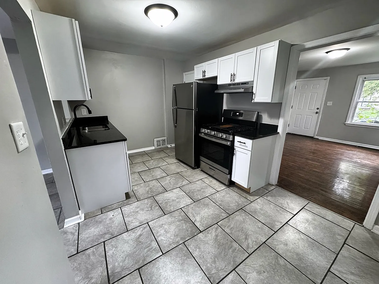 2 bed, $1,300 — Photo 2