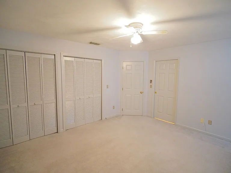 4424 Stratfordshire Ct — Photo 17