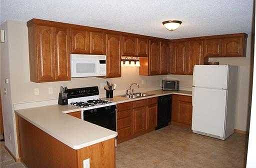 5th image of 540 Iris Ave