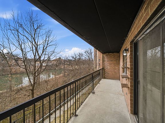 3rd image of 5980 Lake Bluff Dr Unit 202