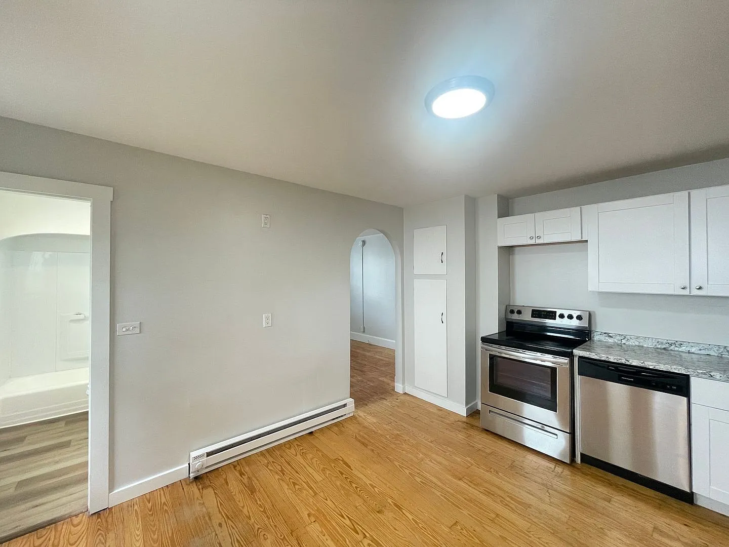 2 bed, 1.0 bath, 700 sqft, $1,725 — Photo 3