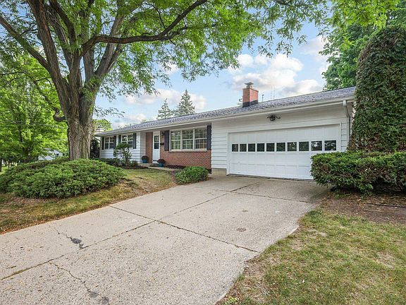 3rd image of 5918 S Hill Dr