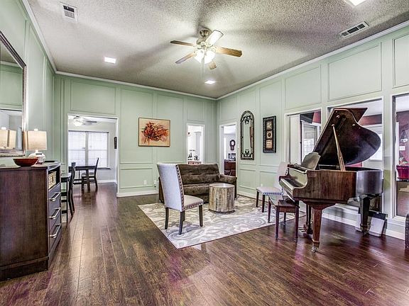 3rd image of 1104 Serenade Ln