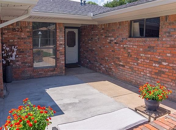 3rd image of 1523 Skyview Dr