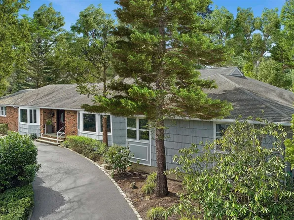 185 Foxhunt Crescent, Oyster Bay Cove, NY 11791