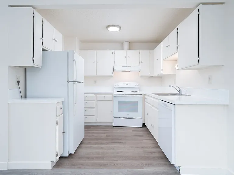 French Chateau Apartments — Photo 20