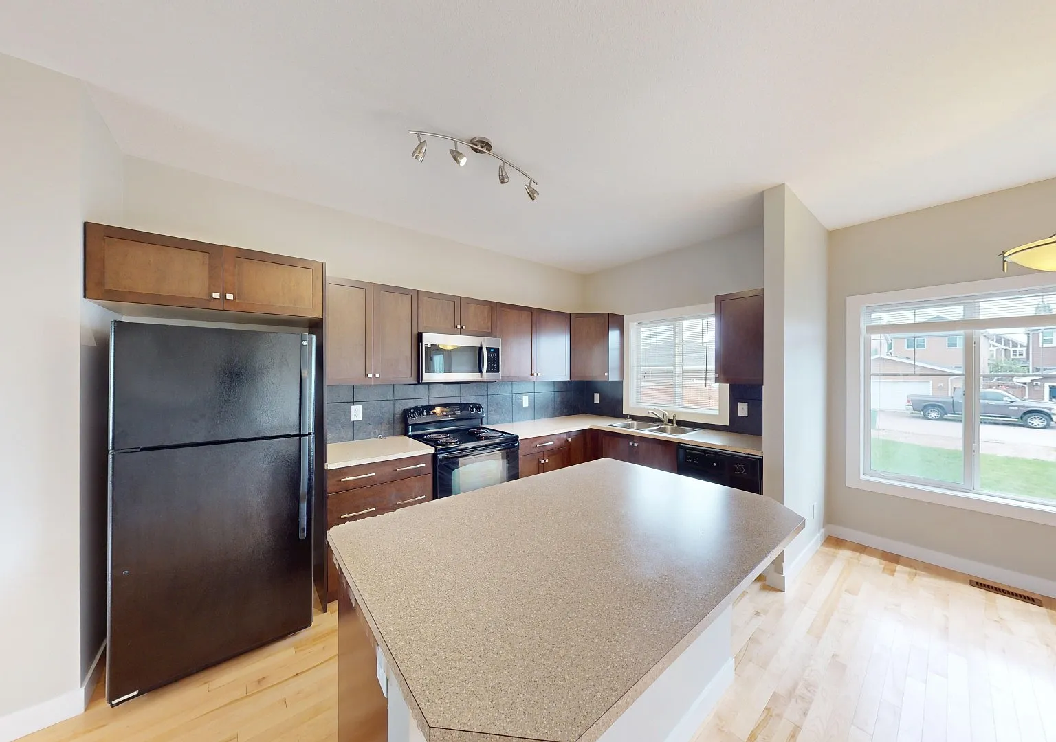 75 Royal Oak Drive NW — Photo 4