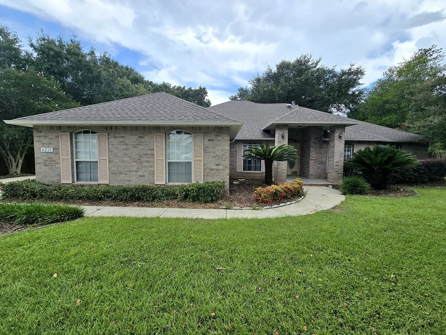 4 bed, 2749 sqft, $2,450 — Photo 2