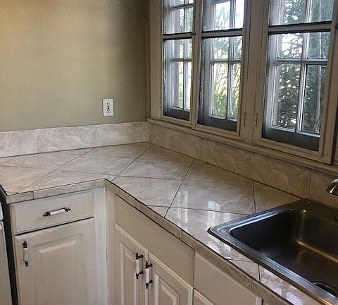 4th image of 563 22nd St #3