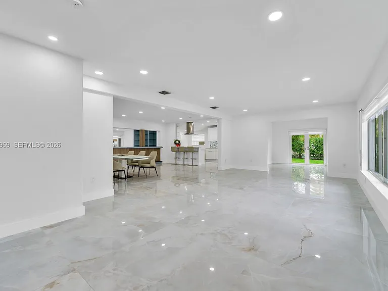 200 N Hibiscus Dr — Photo 4