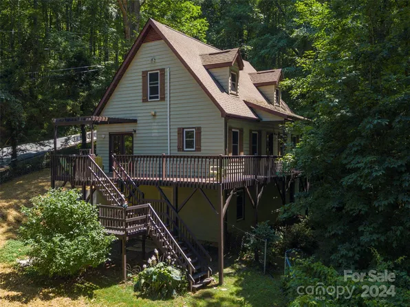278 Apple Creek Rd, Waynesville, NC 28786
