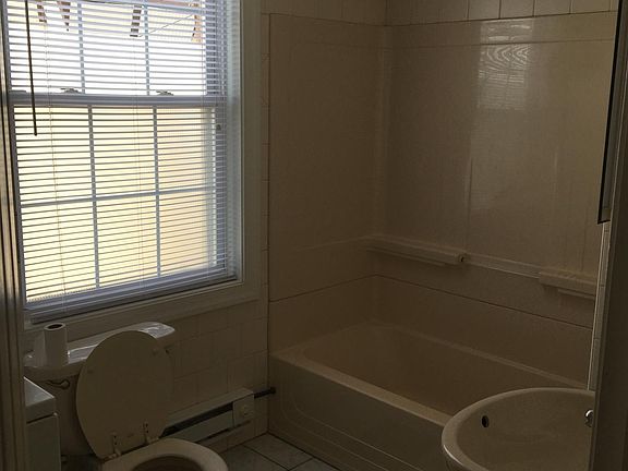 3rd image of 2639 E Ontario St Floor 2