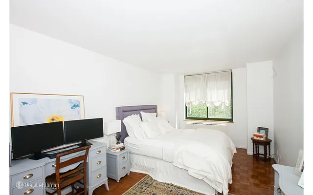 Rented by Douglas Elliman | media 17