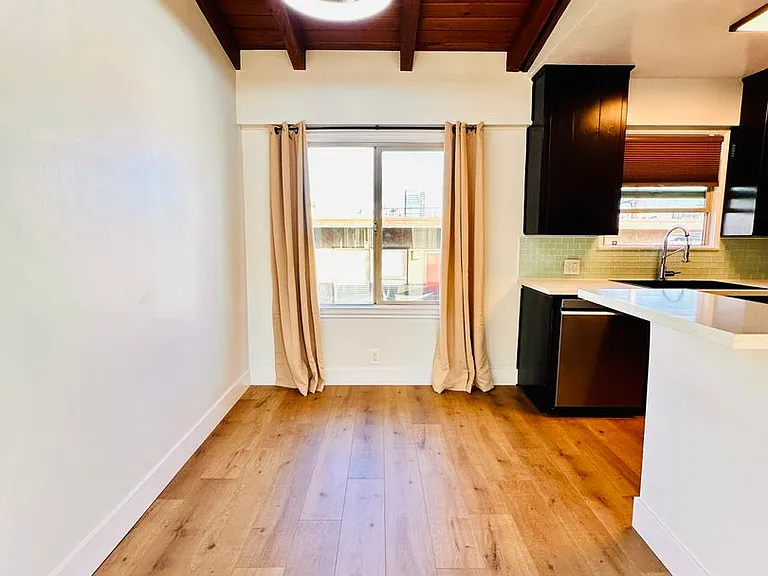 1101 E Grand Ave — Photo 13