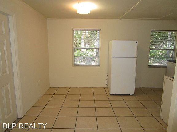 4th image of 279 Roosevelt Dr