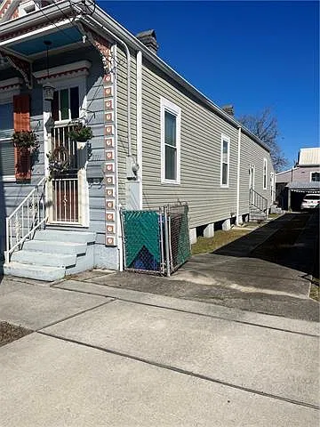 2 bed, 1.0 bath, 915 sqft, $1,650 — Photo 2
