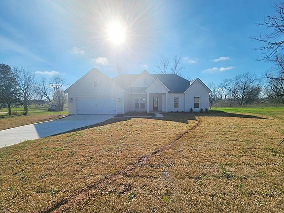 3rd image of 104 Brackley Ct