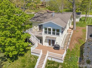 6702 W Lake Dr, Fremont, MI 49412