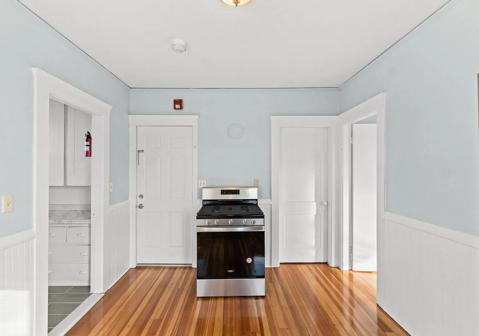 508 Lonsdale Avenue — Photo 3
