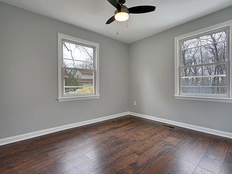 13 Swain Ave — Photo 26