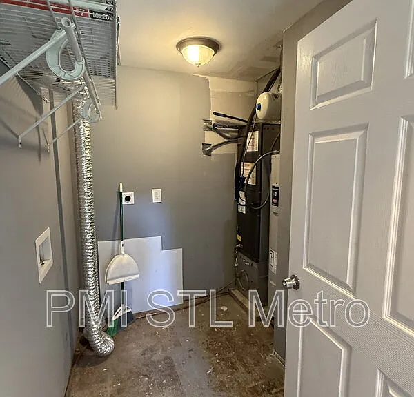 528 Royal Ave — Photo 8