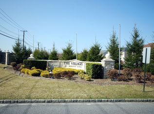 19 Pinehurst Dr, Mount Sinai, NY 11766